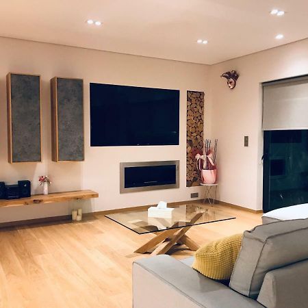 Luxury & Stylish Family Apartment アテネ エクステリア 写真